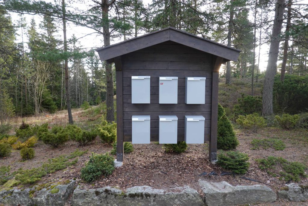 Postkassestativ produsert av Innovi